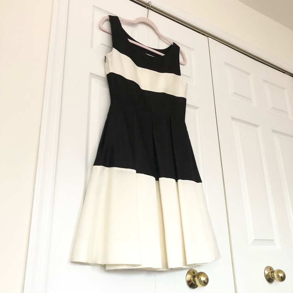 🤩😍 Sz 4 Kate Spade New York fit and flare dress in black and white